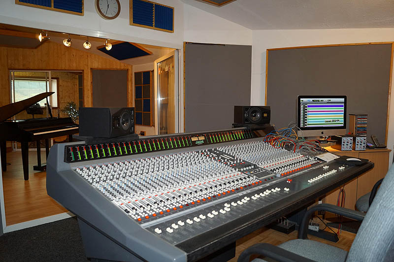 The Soundtracs Jade mixing desk